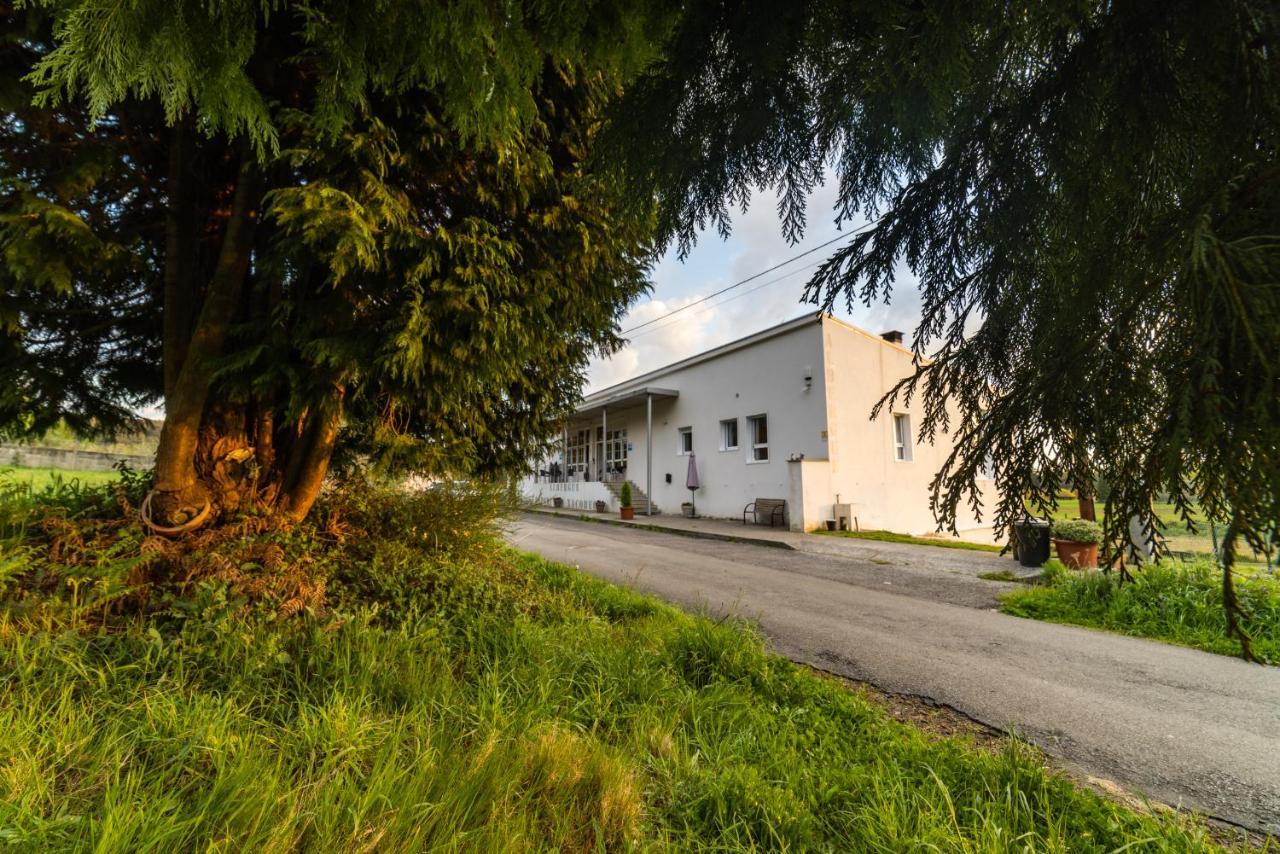 Albergue Espiritu Xacobeo O Pedrouzo Bagian luar foto